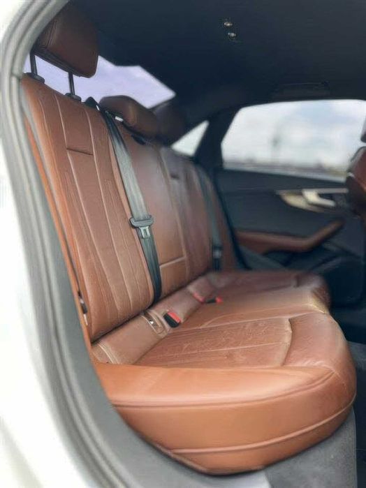 Audi A4 quattro Premium Plus      2019