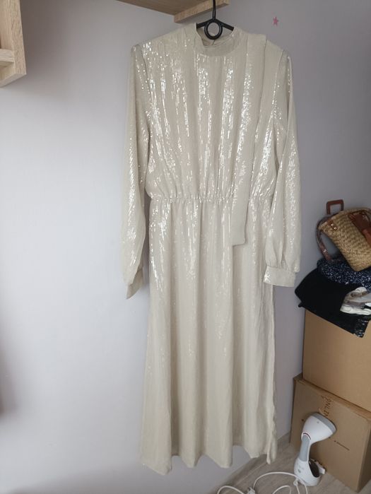 Reserved rozmiar 36 S sukienka cekiny błyszcząca długa midi