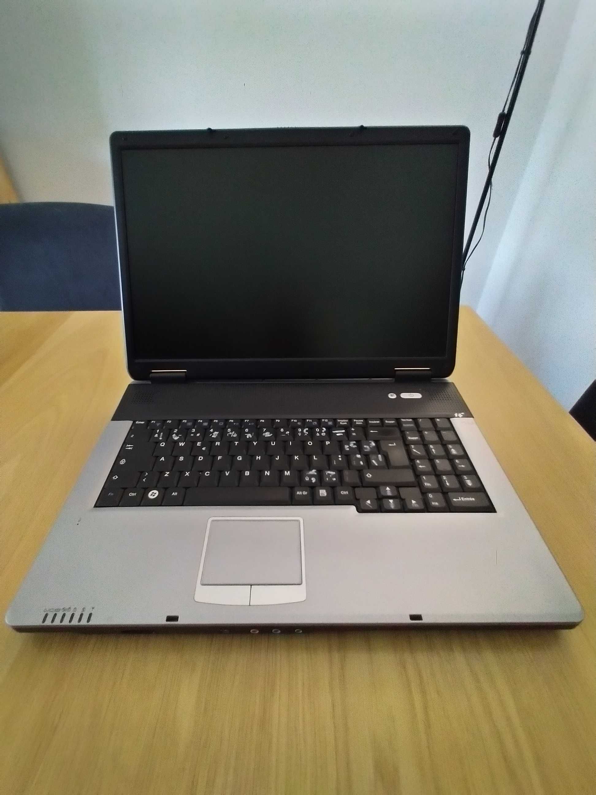 Laptop Medion MIM2270 17" - uszkodzony !!!