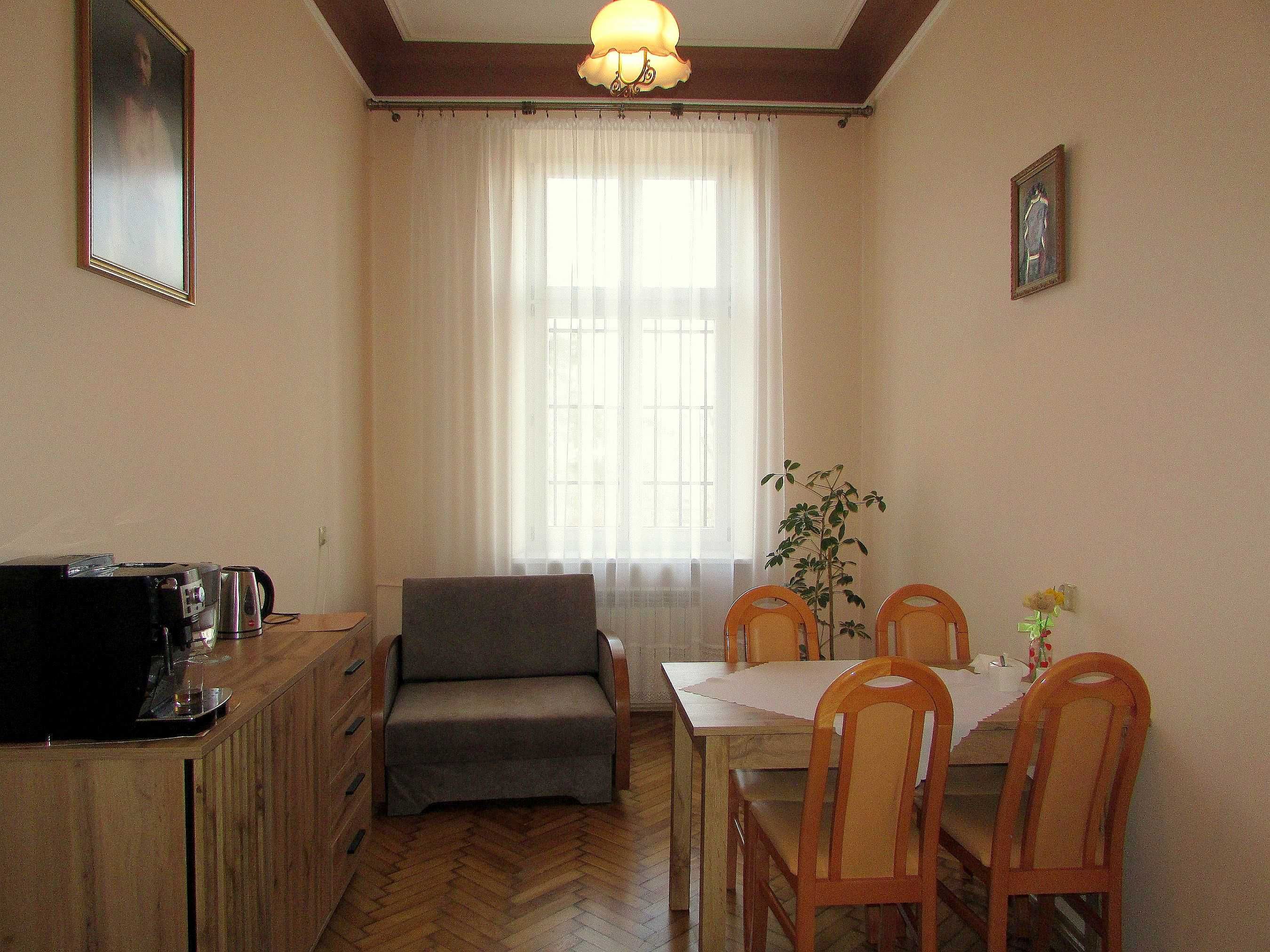 Przemyśl, centrum miasta, duży lokal usługowo- biurowy na wynajem.