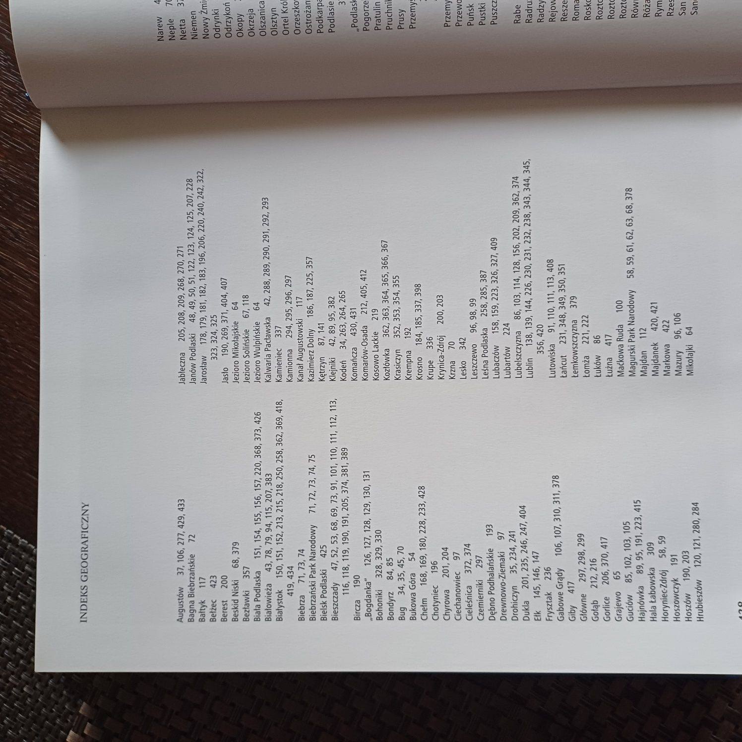 POLSKA WSCHODNIA autor  Adam Bujak. Na 440 stron , 177  najpiekniejszy