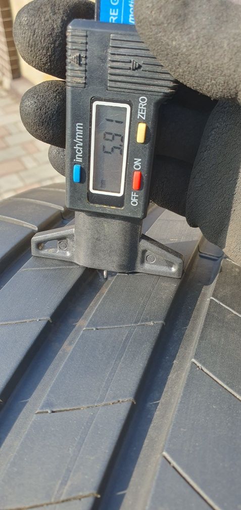 Продам одне 245/45 R19 Bridgestone