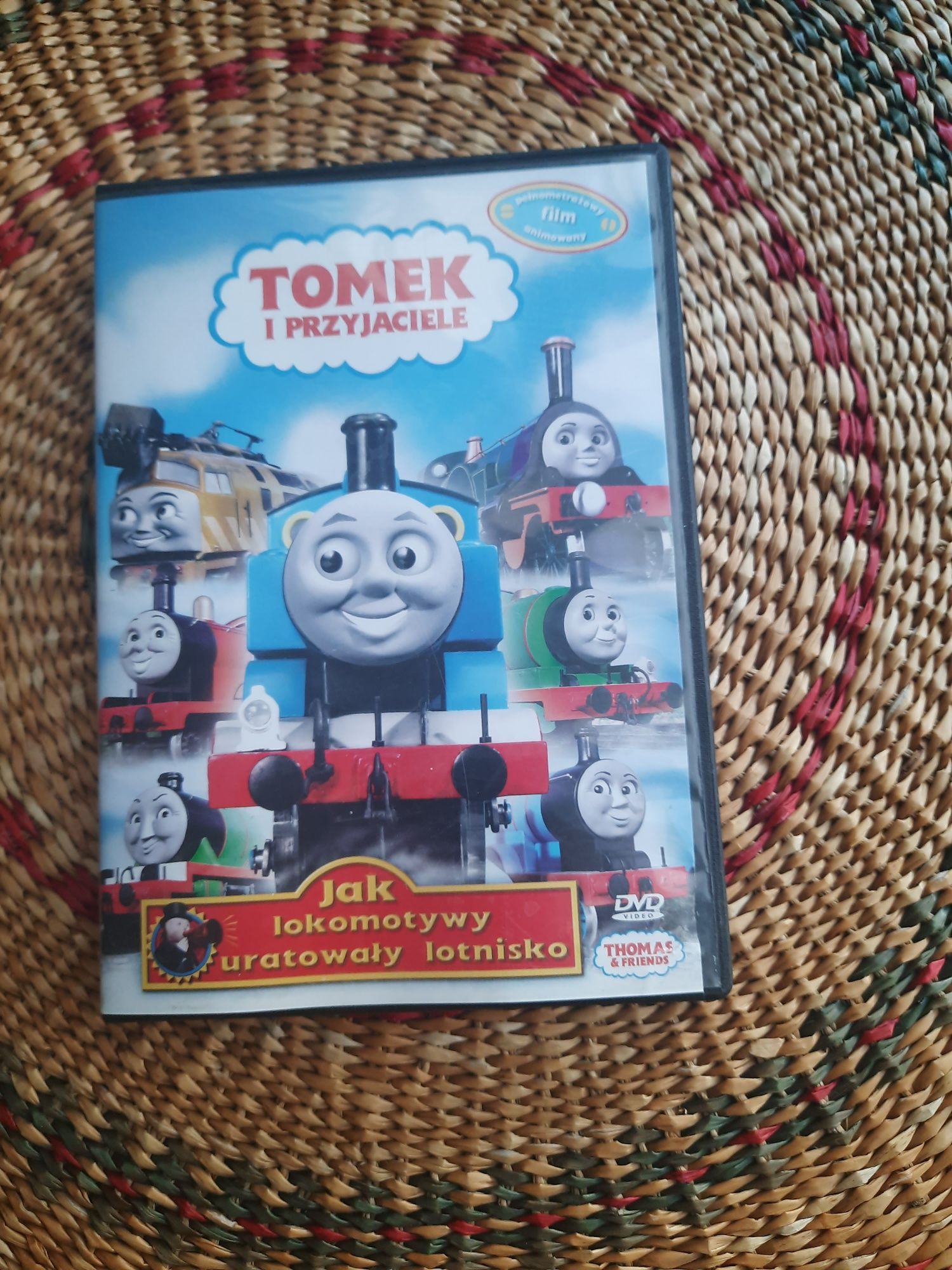 DVD z bajką Tomek i przyjaciele.  Jak lokomotywy uratowali lotnisko