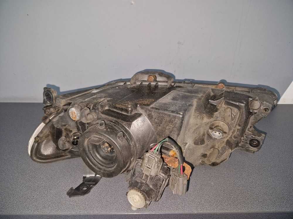Mazda 323F Lift Lampa Przód Prawa