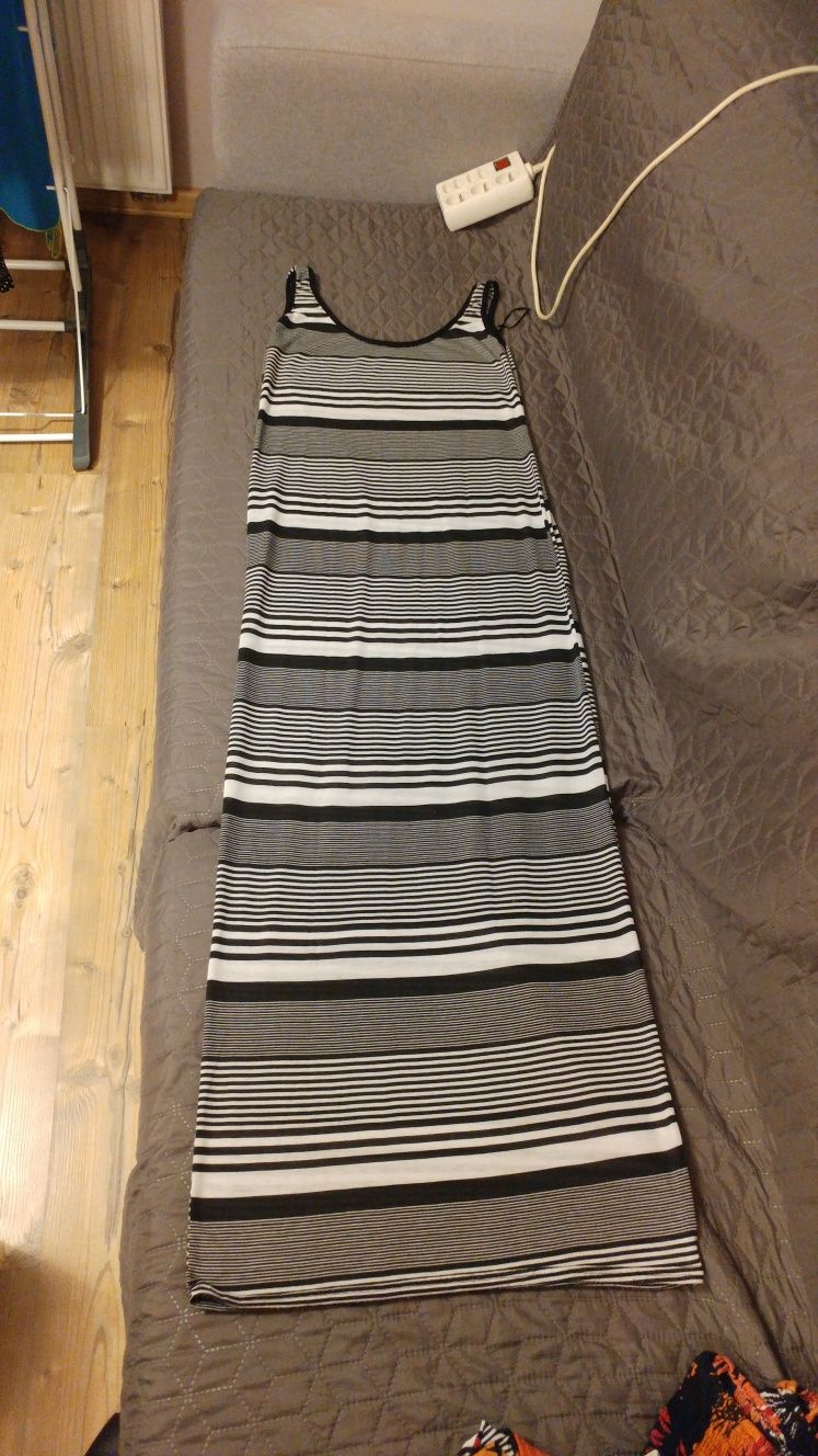 Długa sukienka maxi w paski czarno-biała S