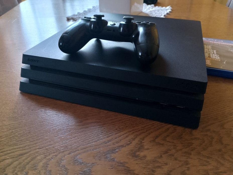 Konsola Ps4 PRO 1TB