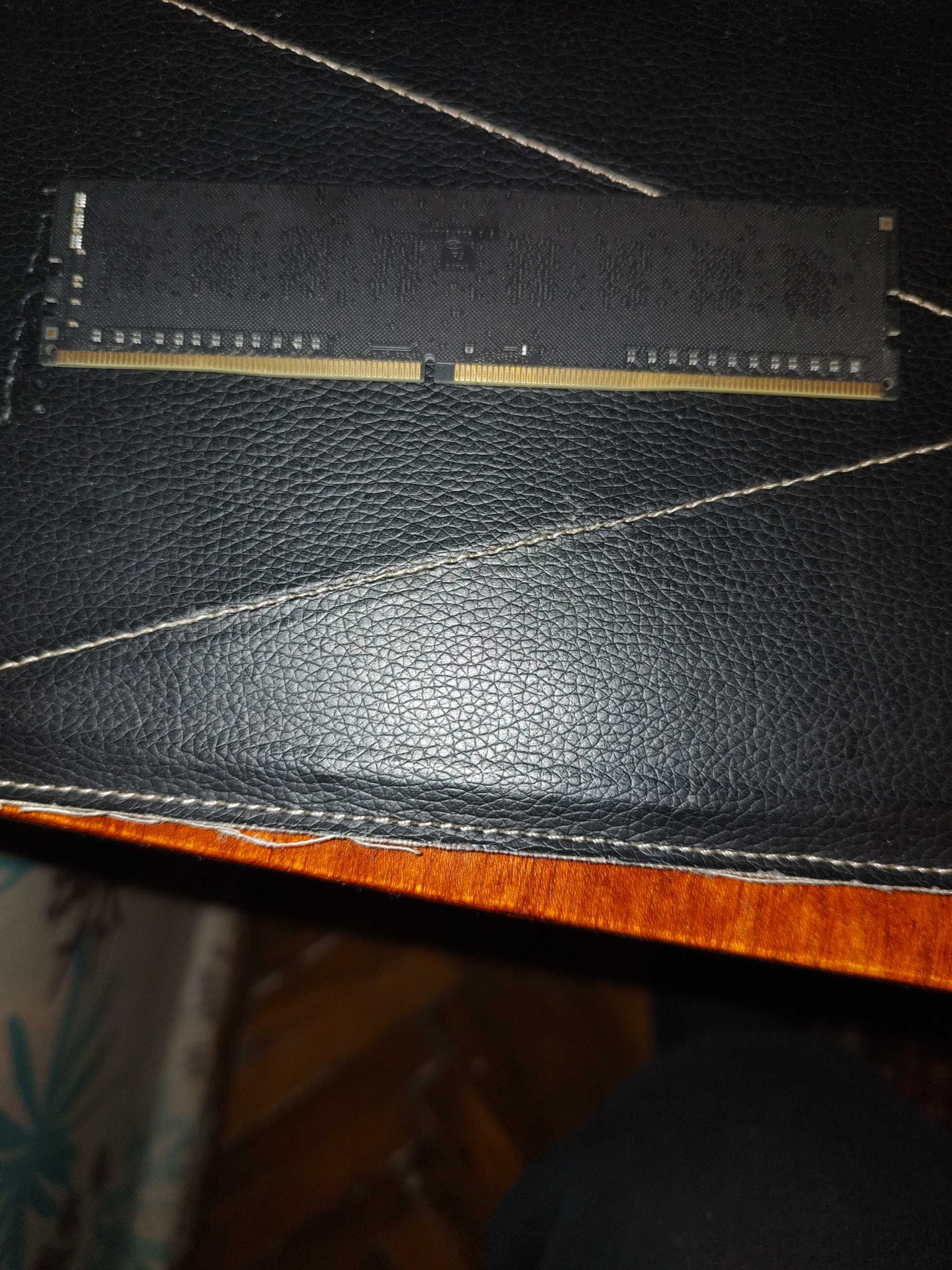 Планка памяти AMD DDR4 2400 4 Gb Radeon R744G2400U1S-U