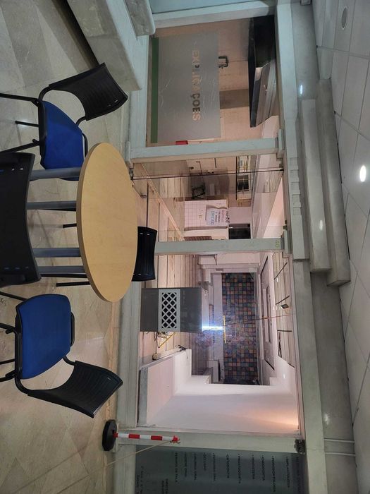 Arrenda Espaço Comercial Avenida João XXI, 72