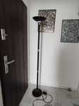 Lampa stojąca czarna
