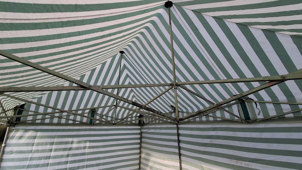 Sprzedam namiot handlowy ekspresowy 2,7 m x 4 m wraz  daszkiem
