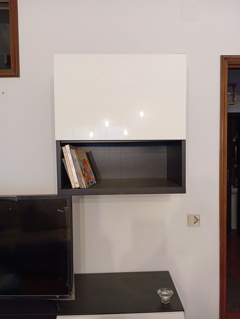 Móvel de sala com porta