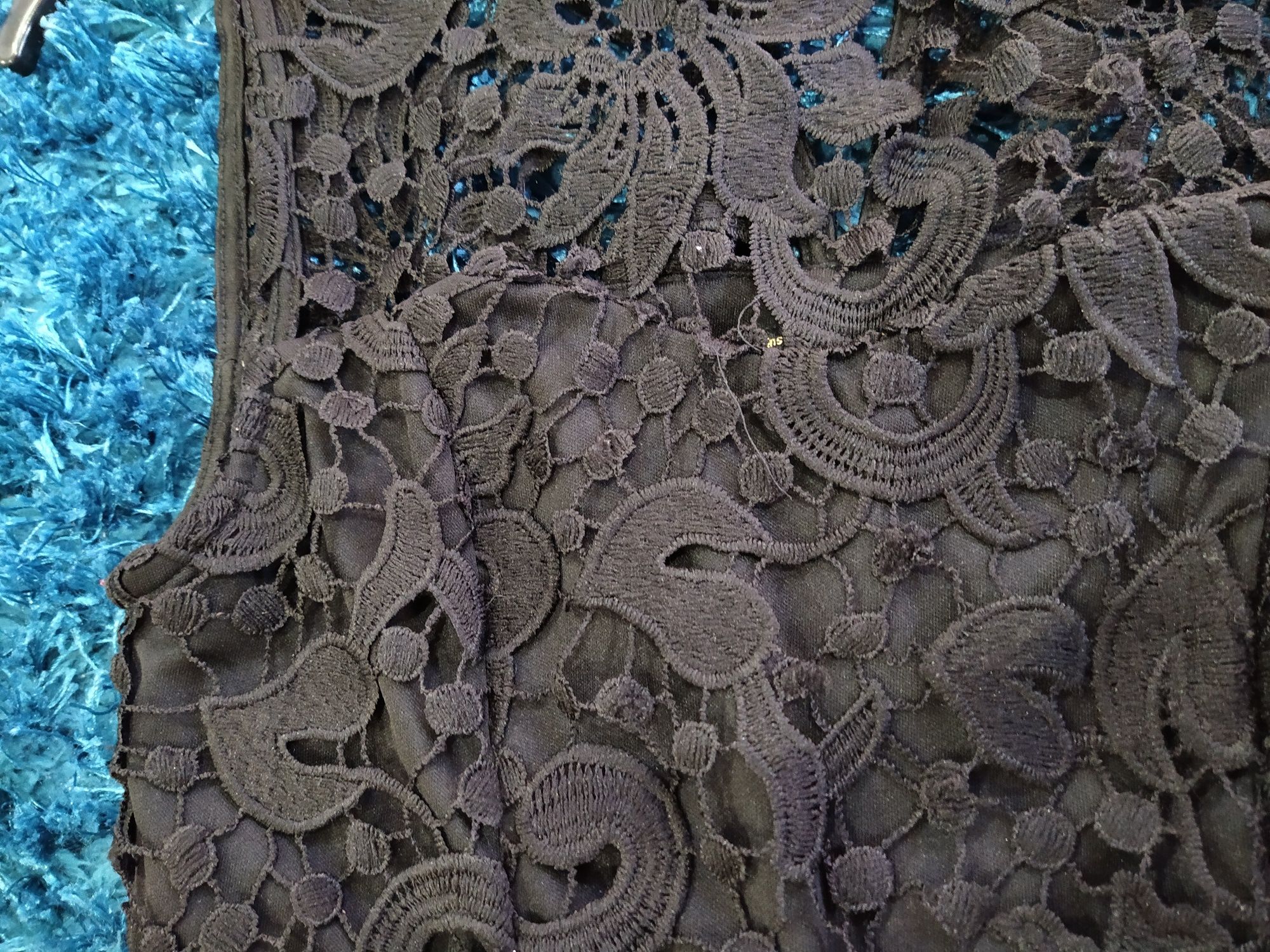 Tiulowa sukienka brzoskwinia czarna koronkowa