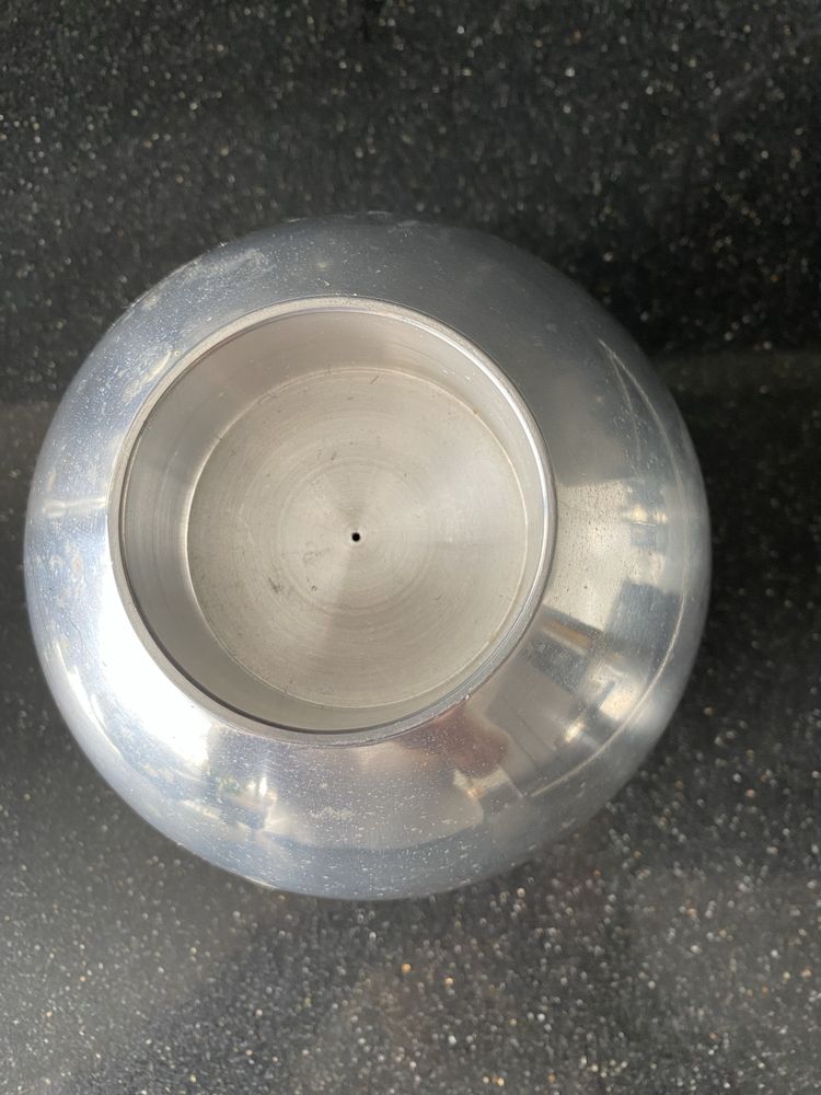 Base para vela em metal prateado