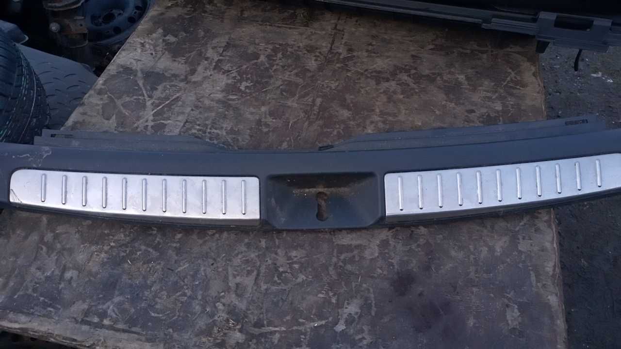 Osłona pasa tylnego Toyota Avensis T25 kombi