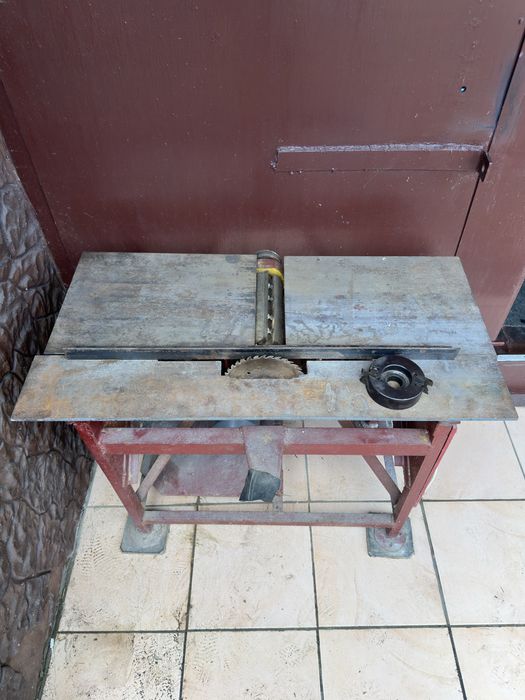 Продаю деревообрабатывающий рубанок-циркулярка.