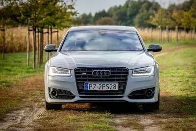 Audi S8 Sprzedam bardzo zadbane i bogato wyposażone auto