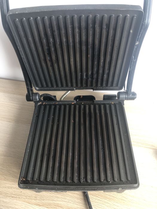 Mocny opiekacz Russel Hobbs