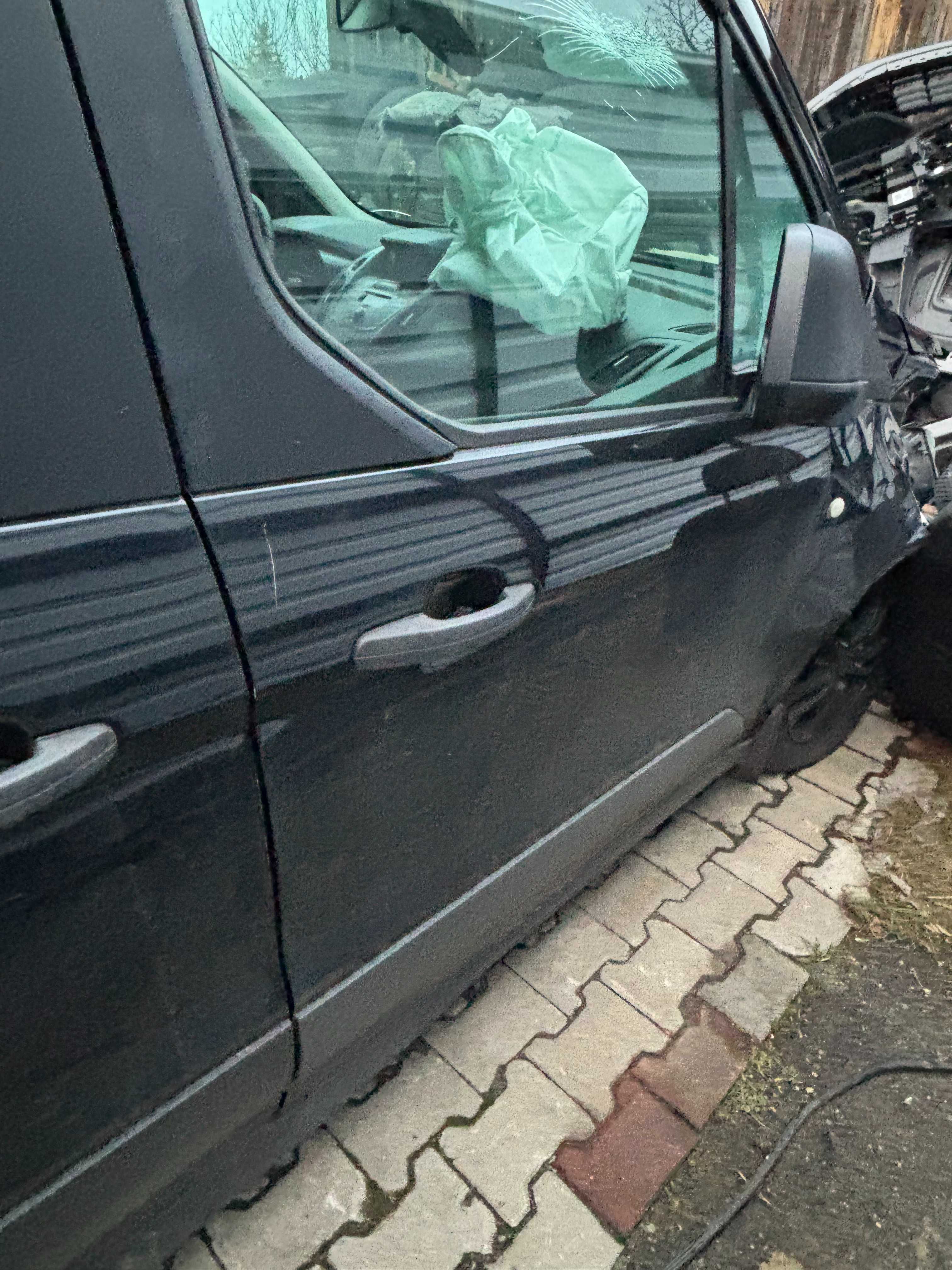 Ford Transit Connect mk2 drzwi prawy przód osobowy czarne