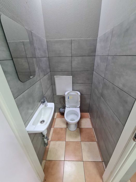 Срібнокільска 1, 54м.кв., 1 поверх фасад оренда. Власник