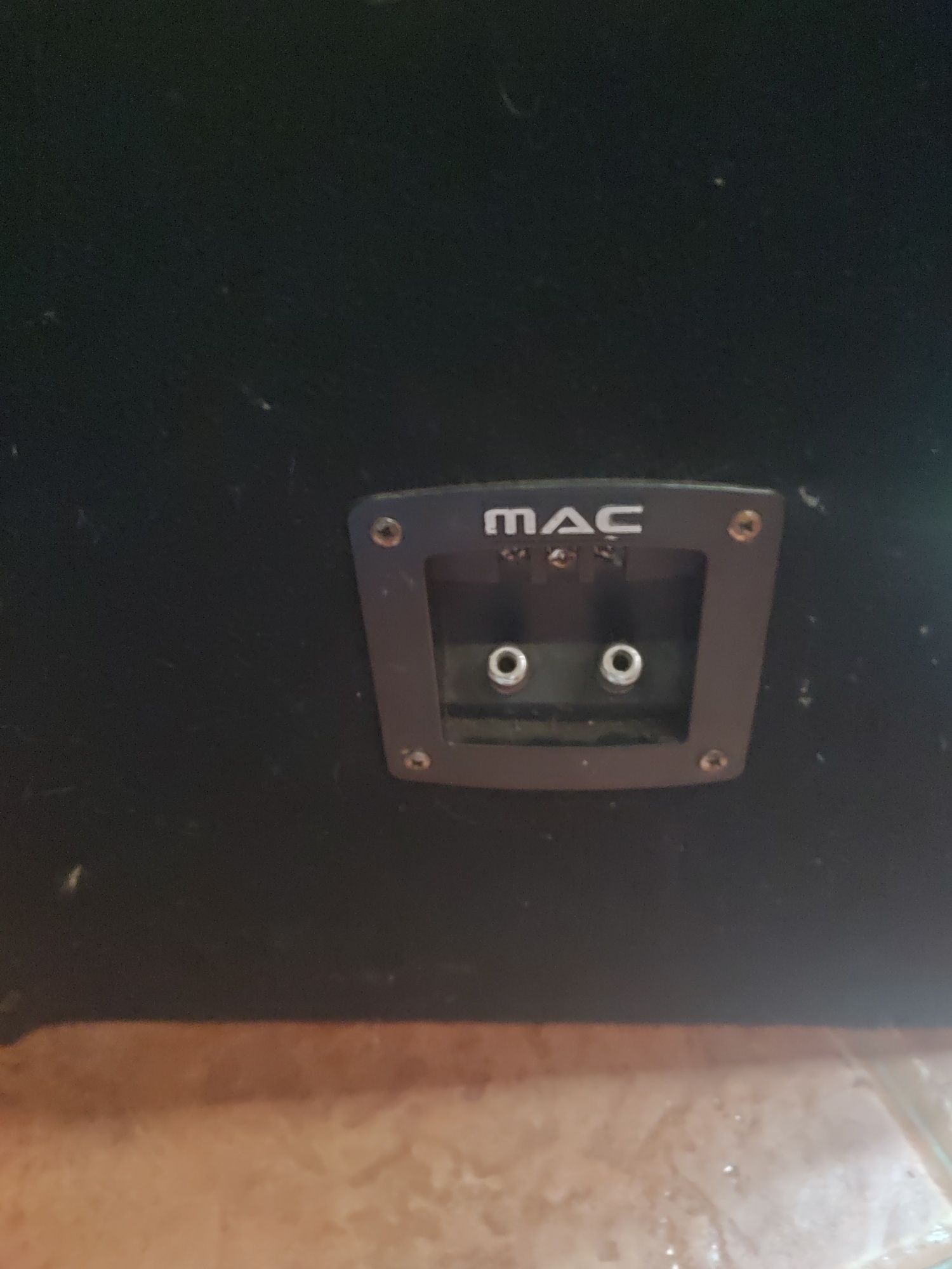 Subwoofer Mac.trabalha prefeitamente.