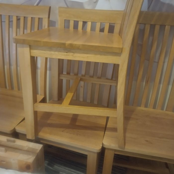 Sześć krzeseł dębowych