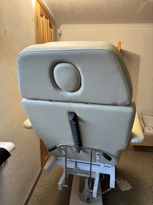 Педикюрне крісло-кушетка мод. 235 з гідравлічним регулюванням висоти