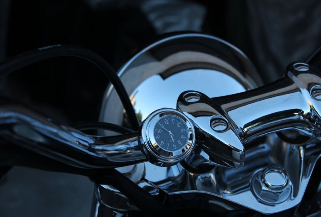 Zegarek motocyklowo-rowerowy na kierownicę wykonany z metalu