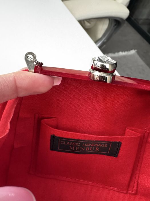 Продам новий вечірній клатч з червоного перламутра.