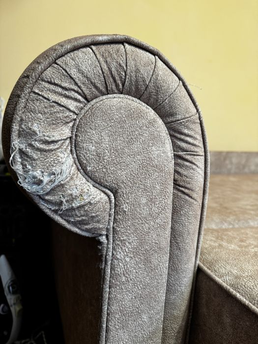 Продам диван бежевого кольору