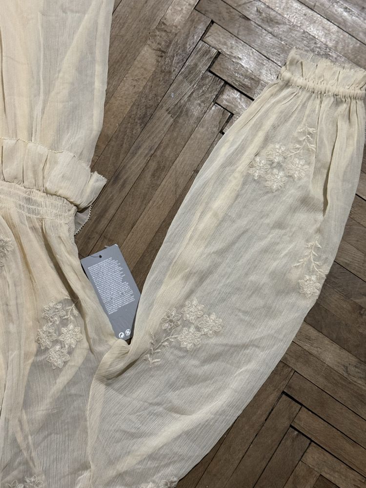 Сукня H&M.