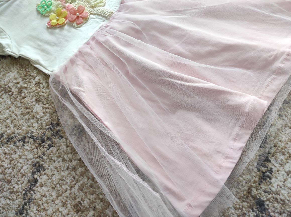 Biało różowa sukienka firmy breeze, 116, idealny stan