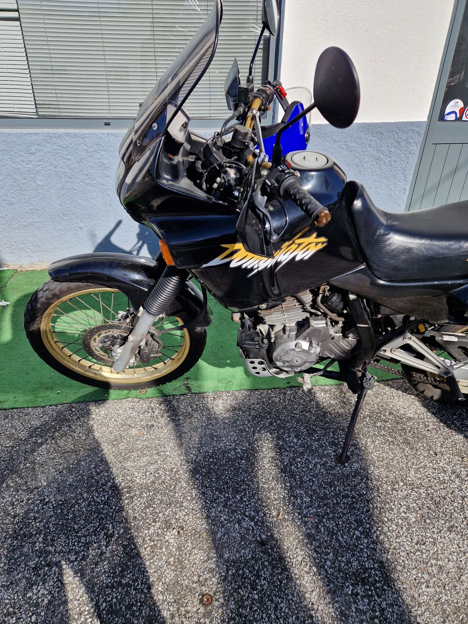 Honda nx 650 só Gasolina e andar