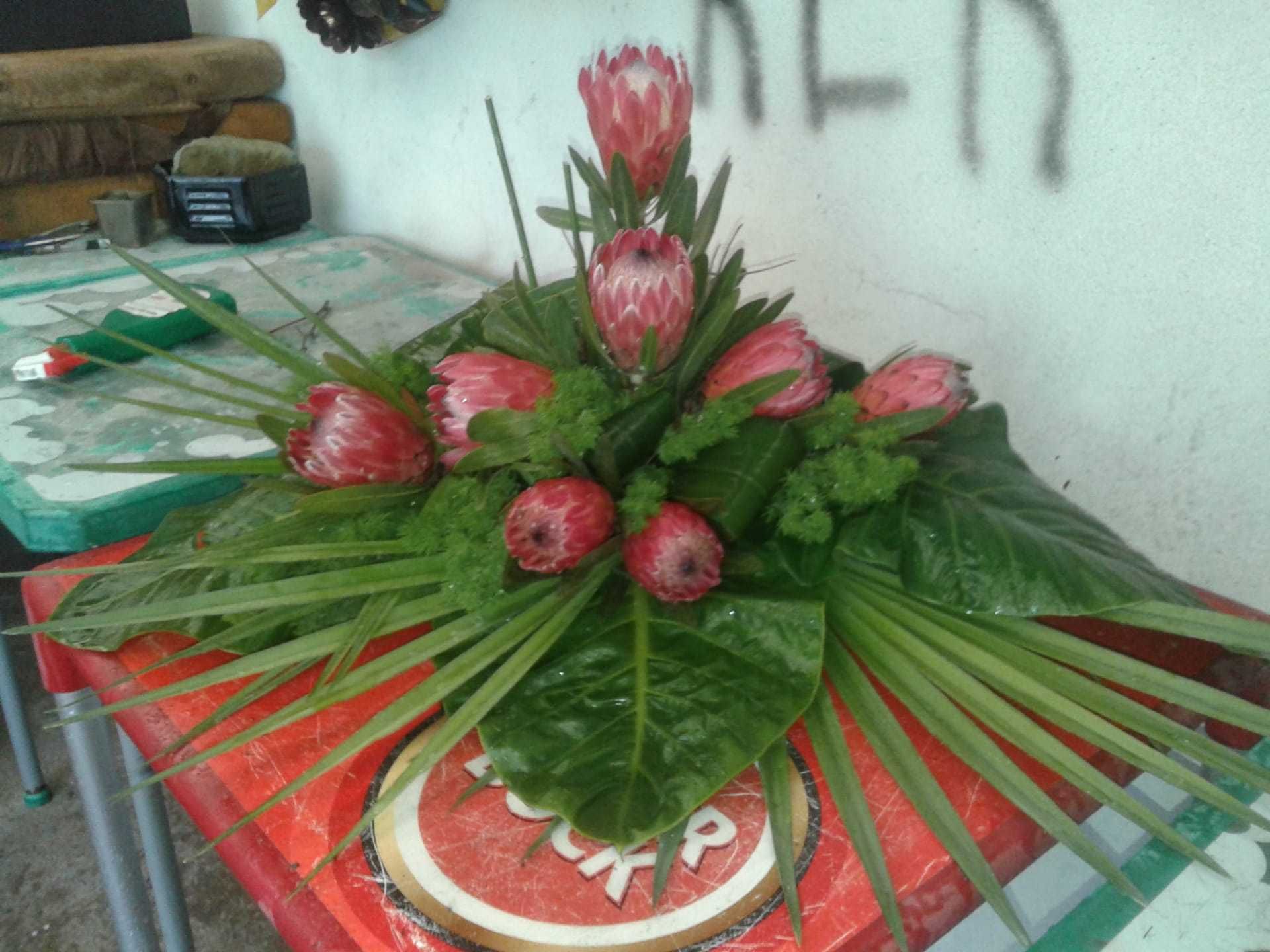 Faço Arranjos de Flores - Casa Cemitério Casamentos e outros
