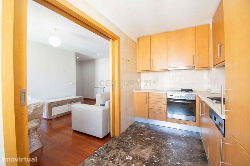 T2 no Centro de Coimbra com Elegância e Conforto!