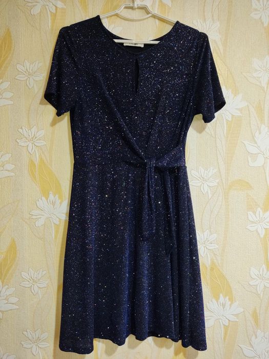 Темно-синя сукня з блискітками та зав'язками Oasis