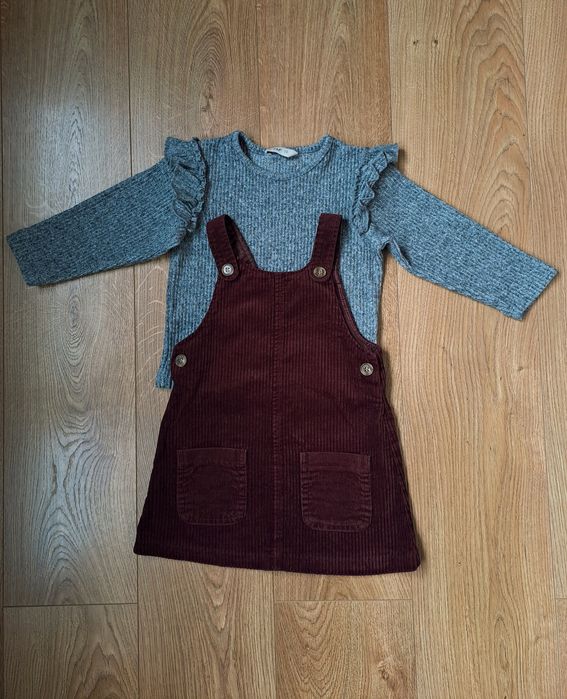 Вельветовый сарафан и серая кофта с длинным рукавом