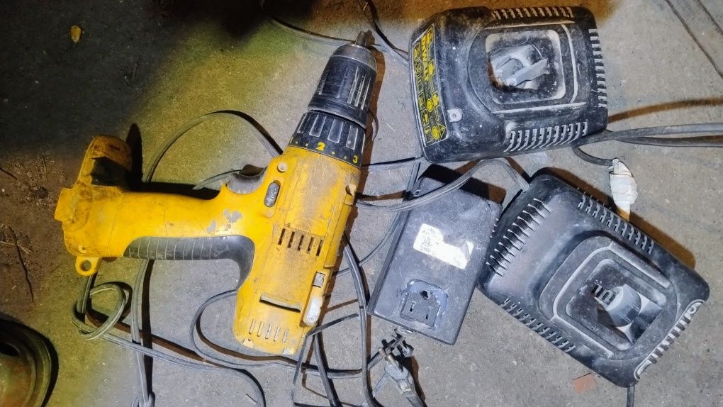 Wkrętarka z udarem DeWalt 12 volt,ladowarki, transformator
