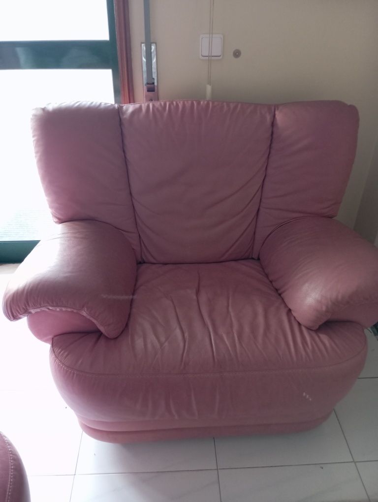 Conjunto de sofá e duas poltronas