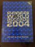 Livro de capa dura “Guiness World Records 2004” novo