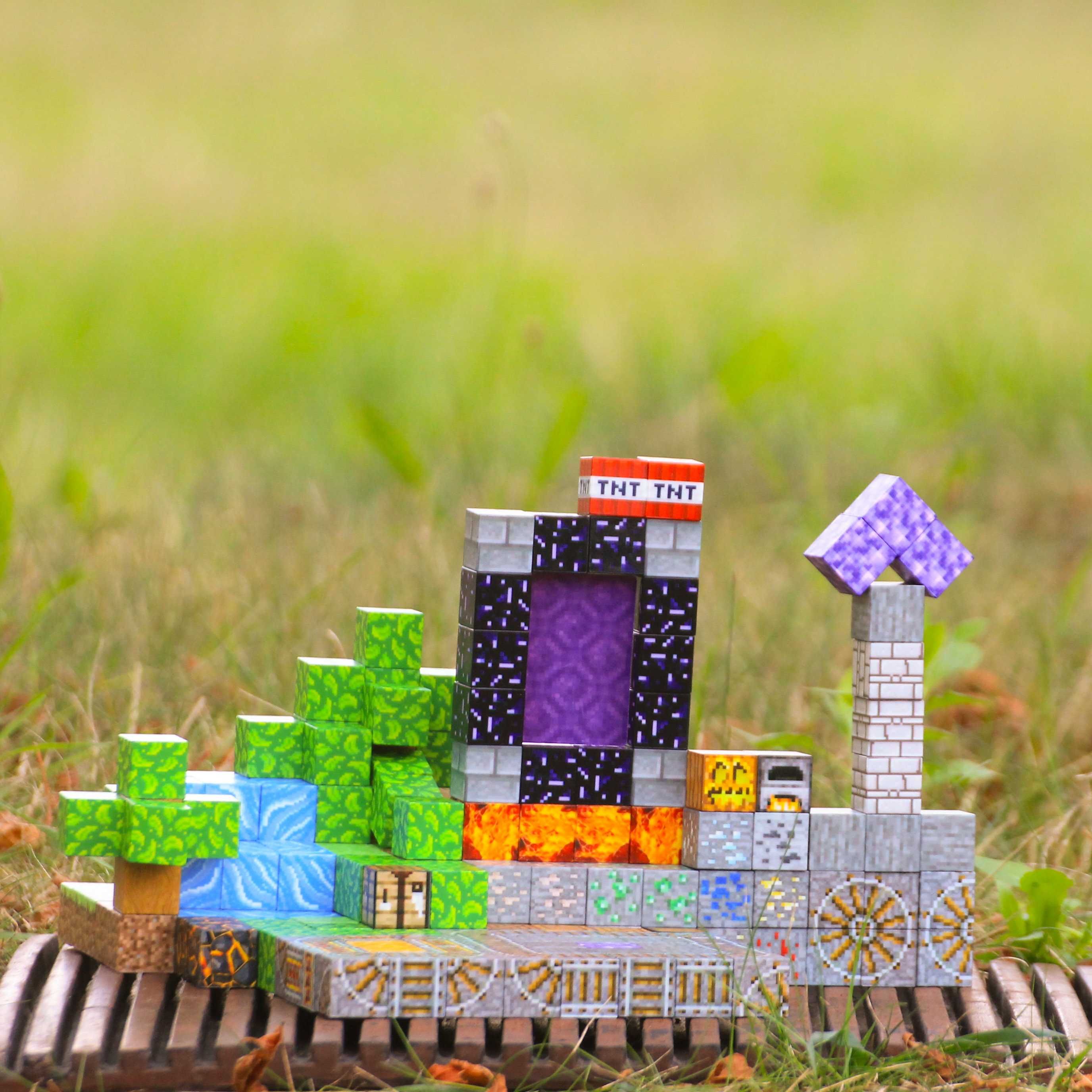 Klocki magnetyczne Minecraft. Biom leśny i portal do Netheru.100 + 100