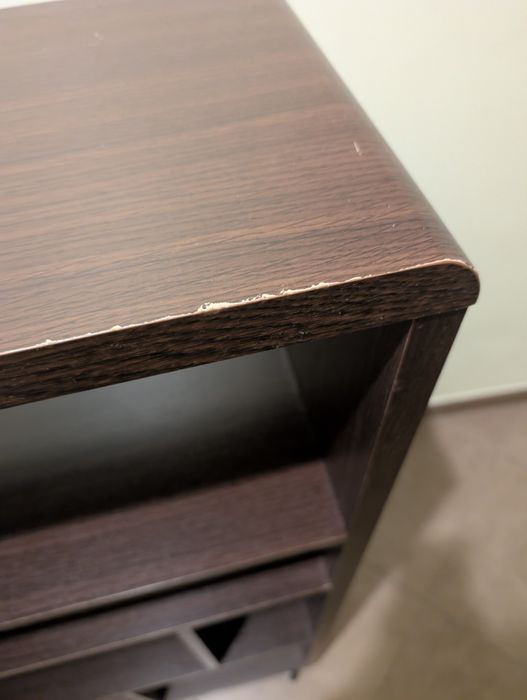 Estante com compartimentos