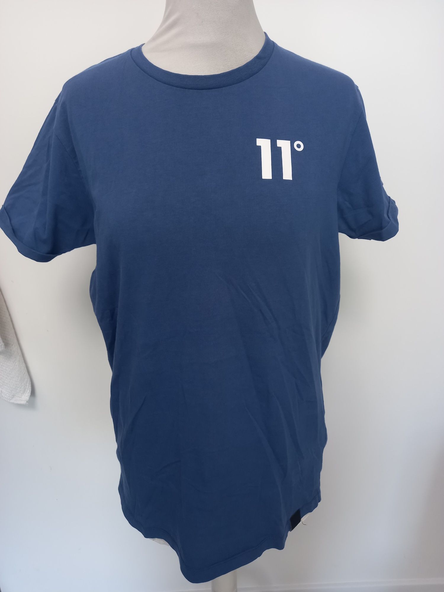 Koszulka T-shirt eleven degrees r. M