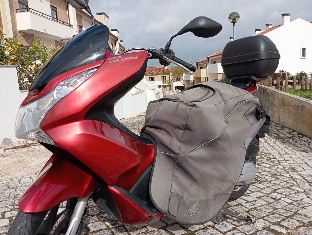 Honda PCX queres dar umas voltas diferentes