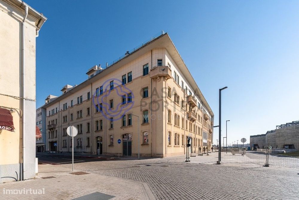 Imperdível Apartamento T4 Com Excelentes Àreas  Em Espinho Junto À Pra