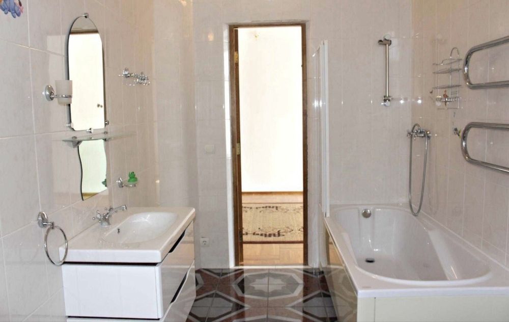 Без %. Оренда будинку поруч з метро Сирець. Генератор. Підвал. .