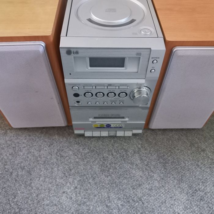 LG mini wieża z 2 głośnikami