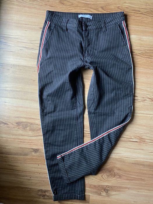 Reserved spodnie cygaretki chinosy z lamówkami XS S