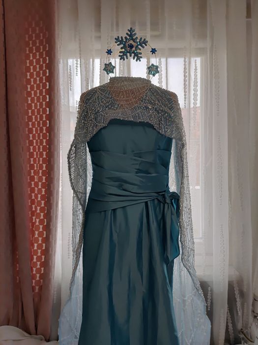 Piękny strój przebranie Pani Zima Królowa Śniegu 3 części roz 40