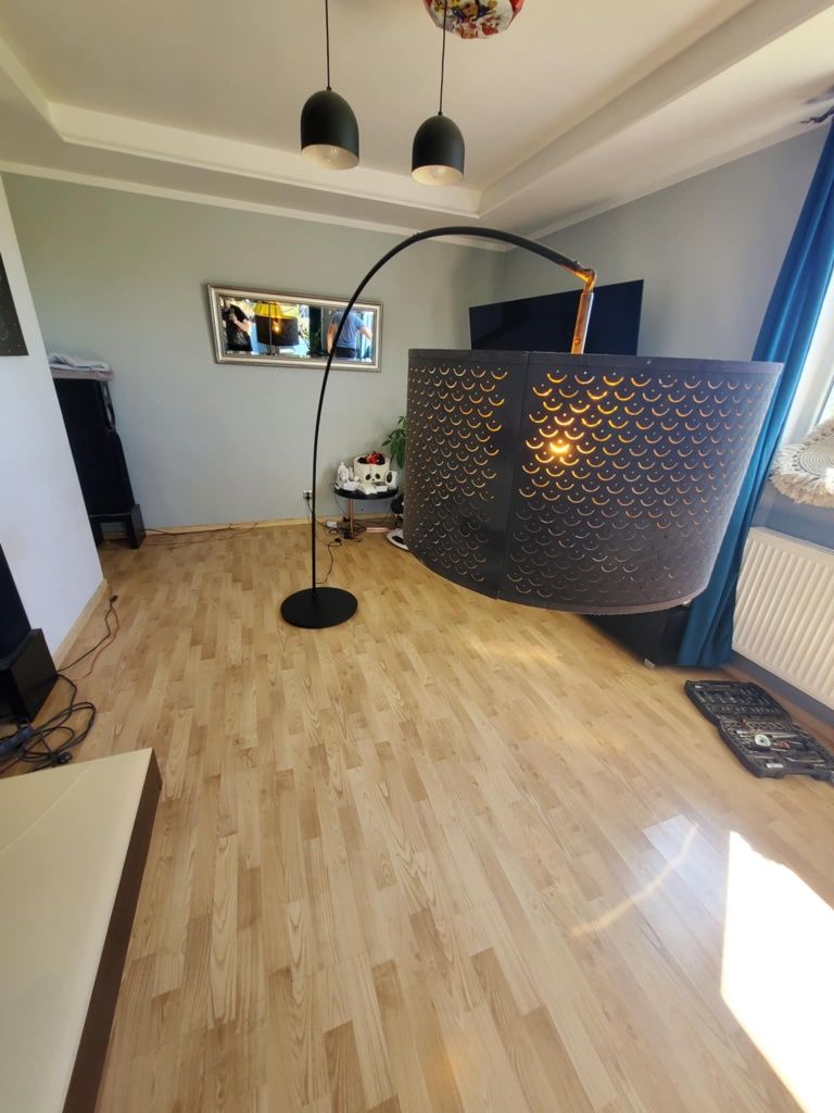 Lampa podłogowa na wysięgniku żyrafa
