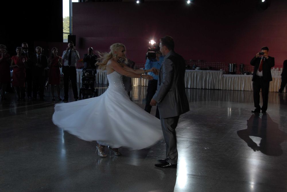 Zjawiskowa!! suknia ślubna typu księżniczka modelująca talię